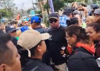 Increpan a la alcaldesa Aleida Alavez vecinos de Iztapalapa por inundaciones