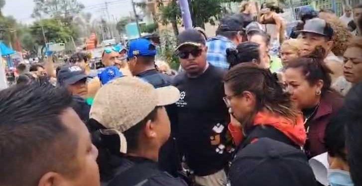 Increpan a la alcaldesa Aleida Alavez vecinos de Iztapalapa por inundaciones