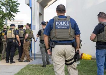 Agente de ICE mata a migrante por resistirse al arresto; consulado mexicano en Chicago confirma la identidad