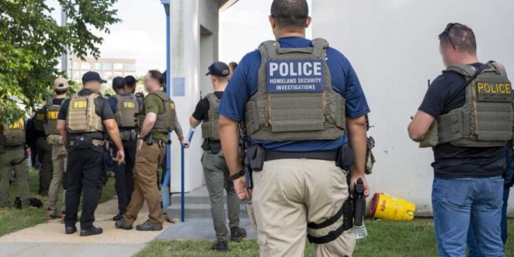 Agente de ICE mata a migrante por resistirse al arresto; consulado mexicano en Chicago confirma la identidad