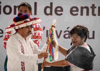 Hugo Aguilar recibe el bastón de mando en toma de protesta del nuevo Poder Judicial