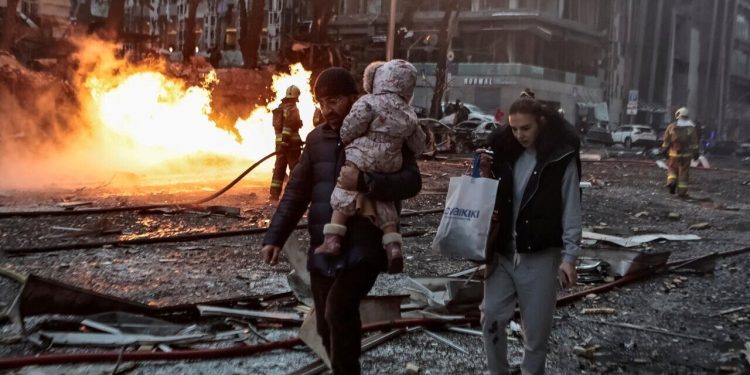 Ataque ruso con drones sacude a la capital ucraniana