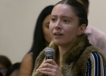 Estudiante denuncia hostigamiento en redes tras cuestionar a Noproña.