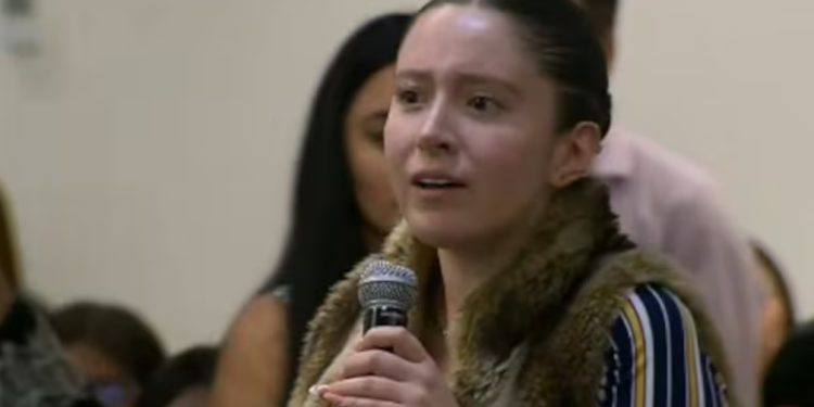 Estudiante denuncia hostigamiento en redes tras cuestionar a Noproña.