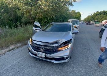 Mototaxi terminó volcado tras accidente en Paseos del Mayab