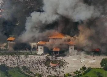 Generación Z tumba al gobierno comunista Nepalí, tras la prohibición de la redes sociales