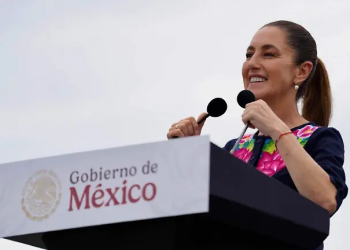 Sheinbaun en defensa de AMLO