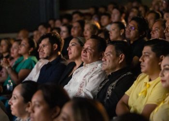 Diaz Mena apoya a emprendedores