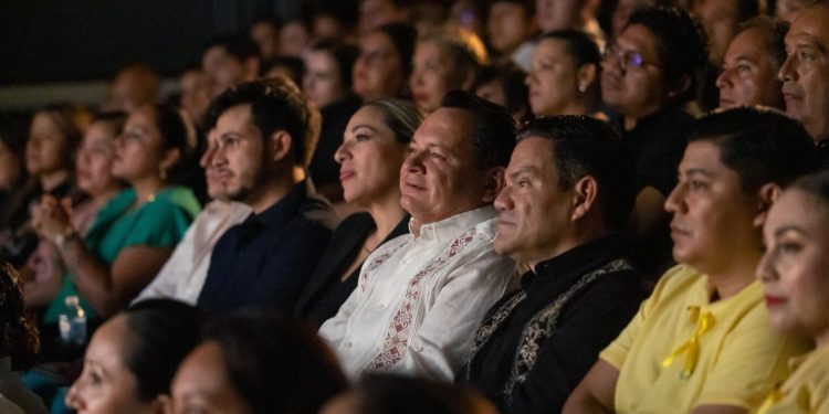 Diaz Mena apoya a emprendedores