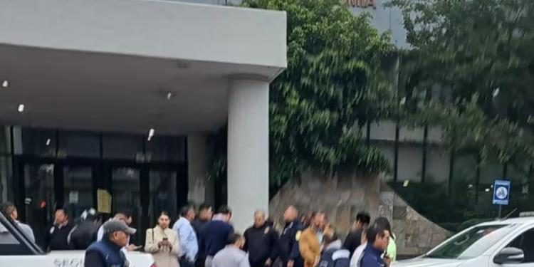 Suspenden actividades en facultades de la UNAM por amenaza de artefactos explosivos