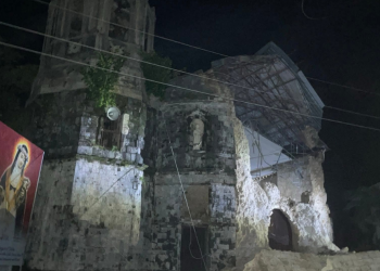Iglesia de Santa Rosa de Lima se derrumba tras terremoto de magnitud 6,9 en Filipinas