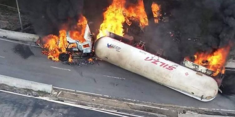 Revela Fiscalía CDMX la Velocidad de la Pipa Accidentada en Iztapalapa