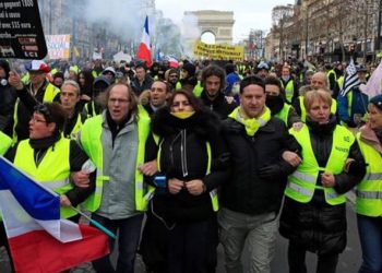 Miles de manifestantes en las calles Francia: caos total