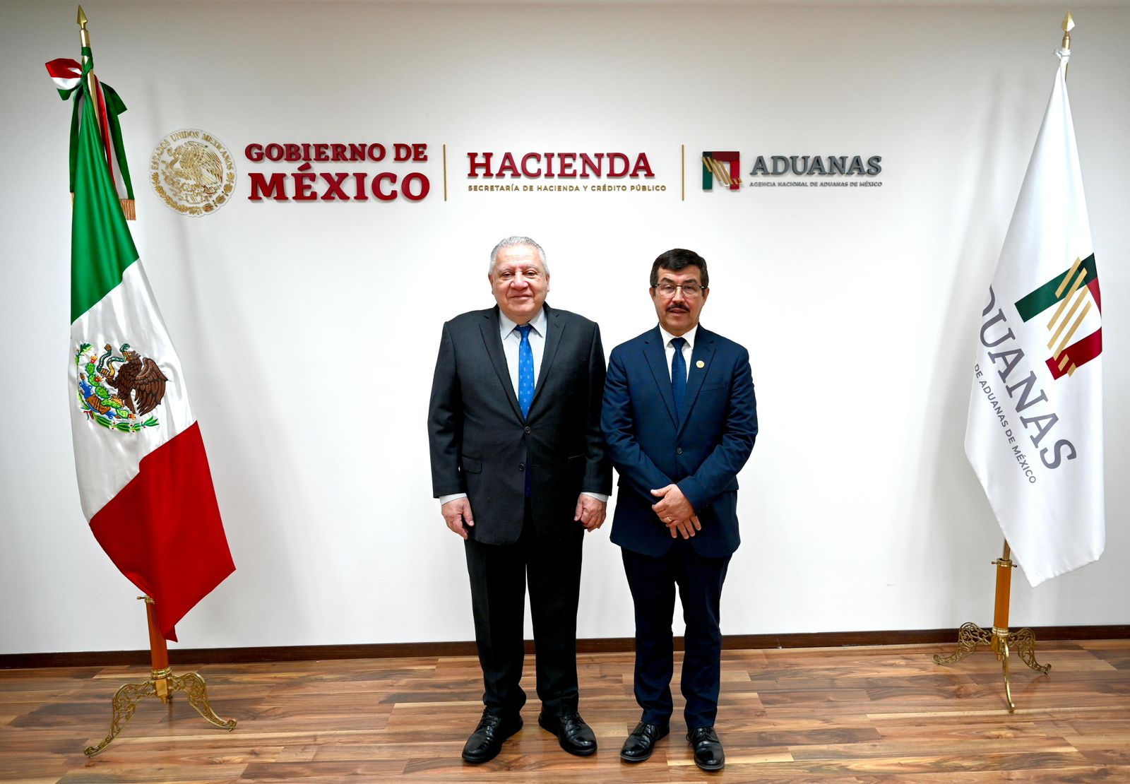 El rector de la UAT, Dámaso Leonardo Anaya, reconoció el compromiso de la ANAM. Destacó que la alianza permitirá a los estudiantes adquirir experiencia práctica. Esto fortalecerá los procesos institucionales aduaneros.