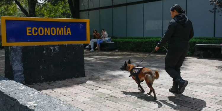 Revision por amenaza de bomba en la UNAM