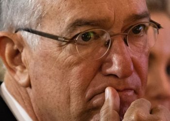 Paga fianza Salinas Pliego para evitar ser detenido en Estados Unidos