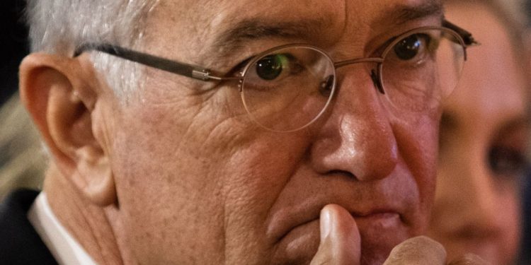 Paga fianza Salinas Pliego para evitar ser detenido en Estados Unidos