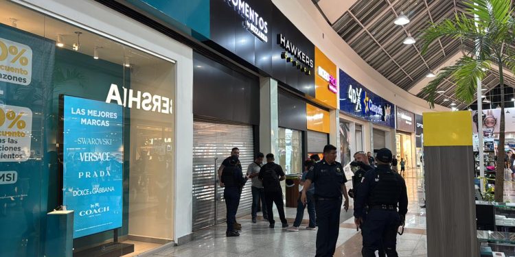 Frustran asalto en Plaza Las Américas