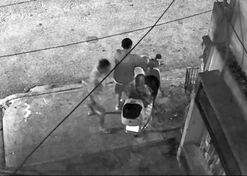 Roban motocicleta en Cancún; cámaras captan el momento