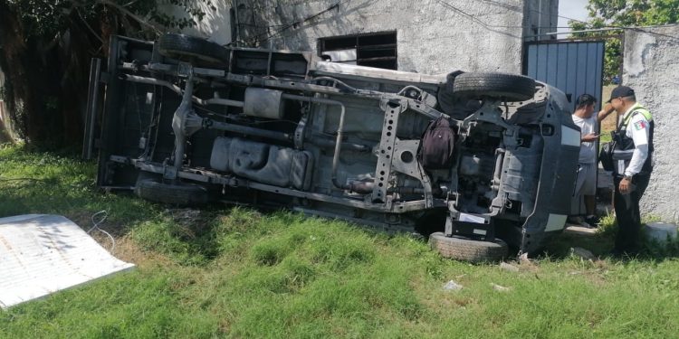 Volcadura de camioneta en Cancún