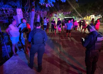 Hombre mata a un perro frente a sus hijos en Cancún; vecinos evitan linchamiento