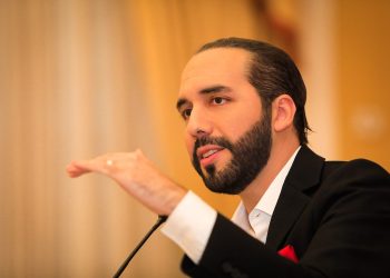 Prohibición de lenguaje inclusivo en escuelas desata críticas