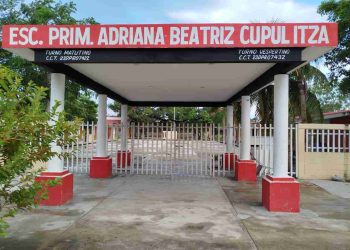 Destituyen director de escuela