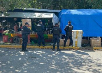 Policía municipal y taxista detenidos por presunta extorsión en Playa del Carmen