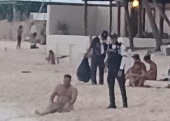 Rescatan a dos hombres intoxicados en Playa del Carmen