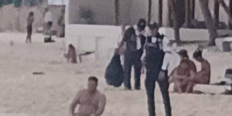 Rescatan a dos hombres intoxicados en Playa del Carmen