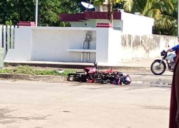 Patrulla choca contra motocicleta en Chetumal