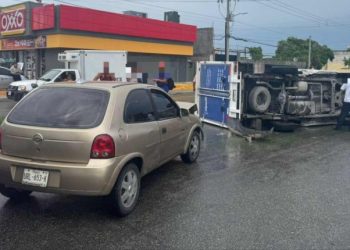 Volcadura en la Región 227 tras choque en Cancún