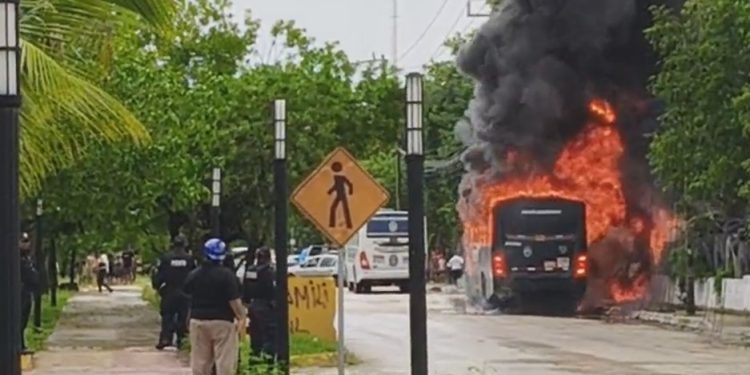 Caos en Playa del Carmen: estalla enfrentamiento en Gloría Escondida