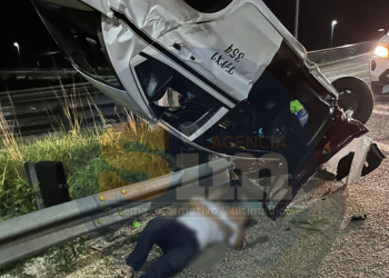 Taxista resulta herido tras volcar en puente rumbo a Mérida