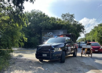 Hallan cadáver envuelto en sábanas en Tulum