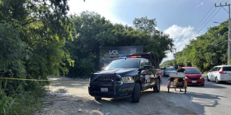 Hallan cadáver envuelto en sábanas en Tulum