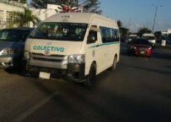 Pasajera sufre amputación al bajar de una combi en Playa del Carmen