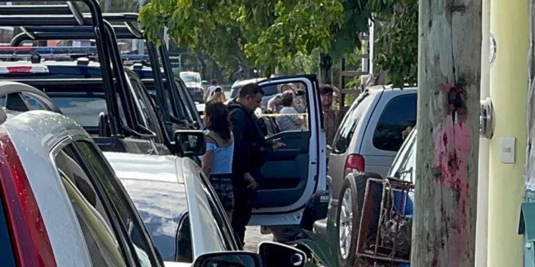Pareja detenida tras ingresar a domicilio asegurado por la Fiscalía en Cancún
