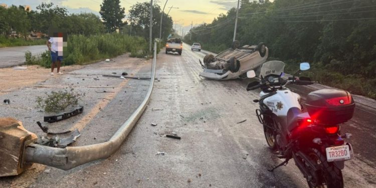 Volcadura deja personas lesionadas en Cancún