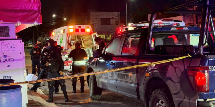 Hombre es asesinado a tiros frente al minisúper “El Noruego” en Casas del Mar