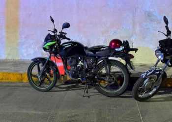 Motociclista resultó lesionado tras chocar con un automóvil en la colonia Centro de Chetumal