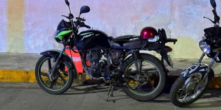 Motociclista resultó lesionado tras chocar con un automóvil en la colonia Centro de Chetumal