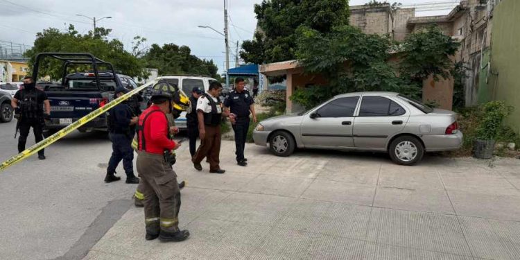 Falsa alarma por posible cadáver en la cajuela de un automóvil en la Supermanzana 97 de Cancún