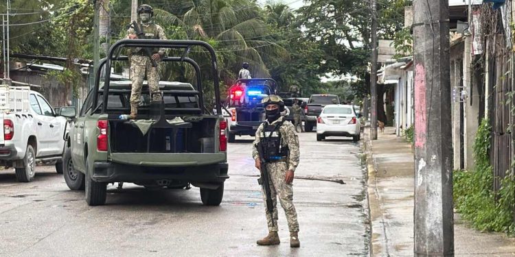 Cateo en la Región 228 de Cancún deja tres detenidos y drogas aseguradas