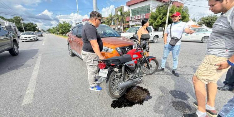 Motociclista resulta lesionado tras provocar choque en avenida Constituyentes