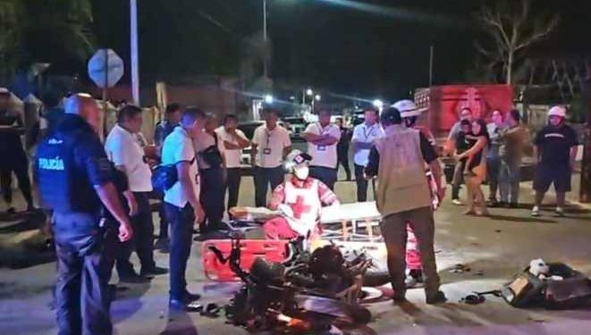 Dos motociclistas resultan heridos tras choque con camioneta en la colonia Centro