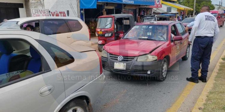 Choque por alcance en la avenida José María Morelos genera congestionamiento temporal