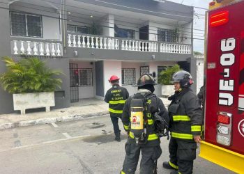 Fuga de gas LP en departamento de Airbnb moviliza a bomberos en la colonia Aviación