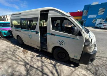 Motociclista resulta lesionado tras choque con colectivo en la avenida Garzas, en Villas del Sol