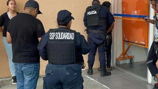 Detienen a presunto ladrón en plaza comercial de Villas del Sol